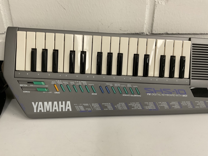 Yamaha SHS-10 Keytar Midi Keyboard