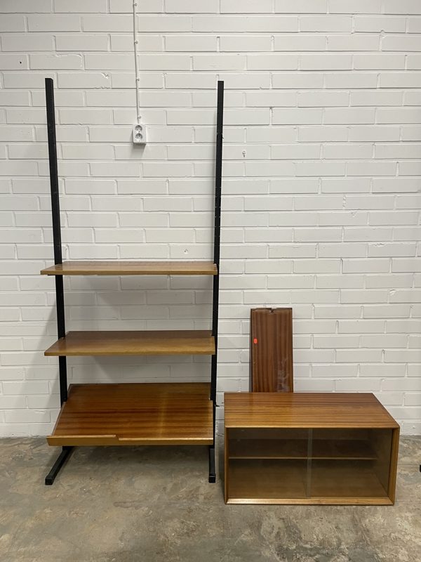 Vintage mahonki naruhylly lasikaapilla