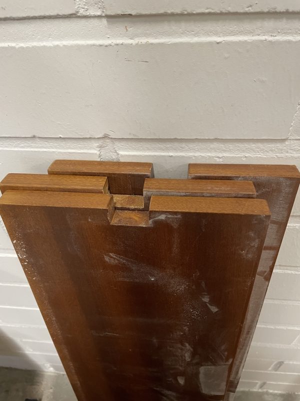 Vintage mahonki naruhylly lasikaapilla