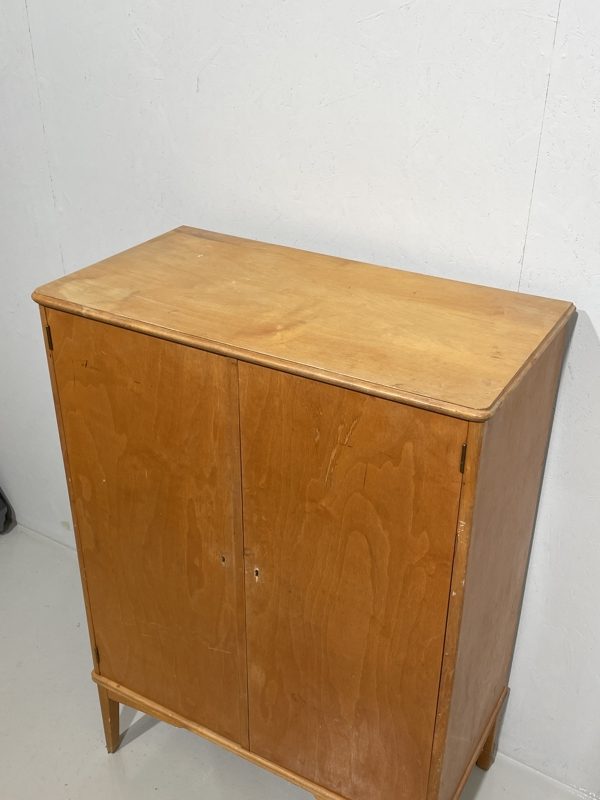 Vintage liinavaatekaappi