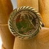 Kuningatar Victoria signet sormus kullan väri