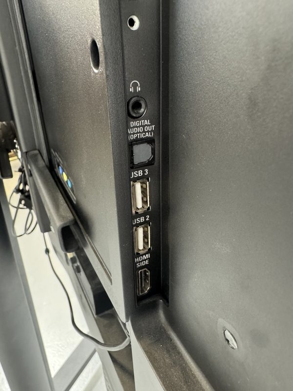 Philips 47" näyttö Professional siirreltävällä jalalla