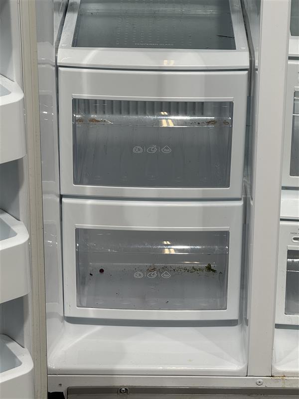 LG jääkaappi jääpalakoneella