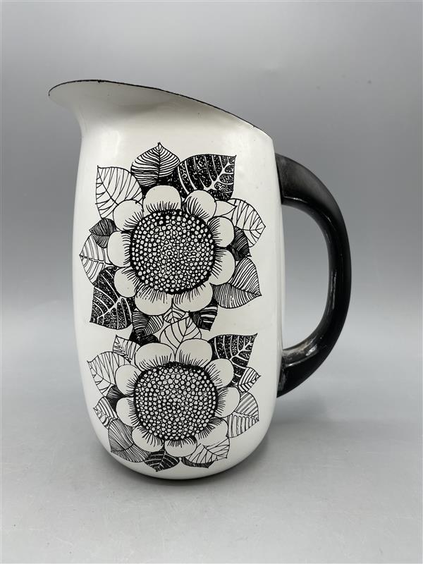 Finel Kukka emalikaadin, Esteri Tomula