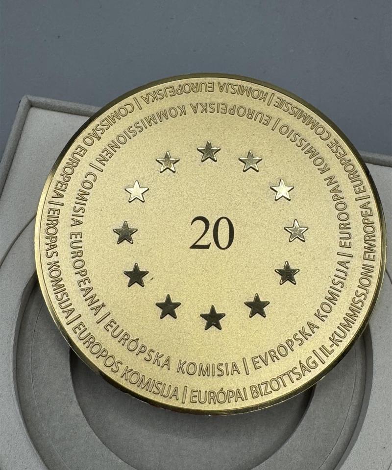 Pronssimitali Arthus-Bertrand European Commission 20th Anniversary