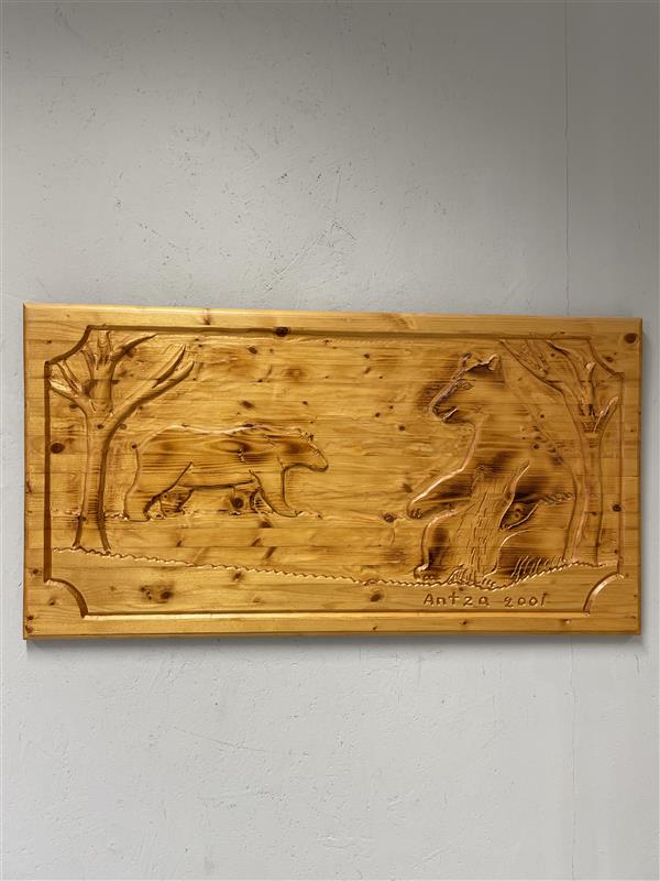 Puutaulu ”Karhut” käsinveistetty seinäreliefi