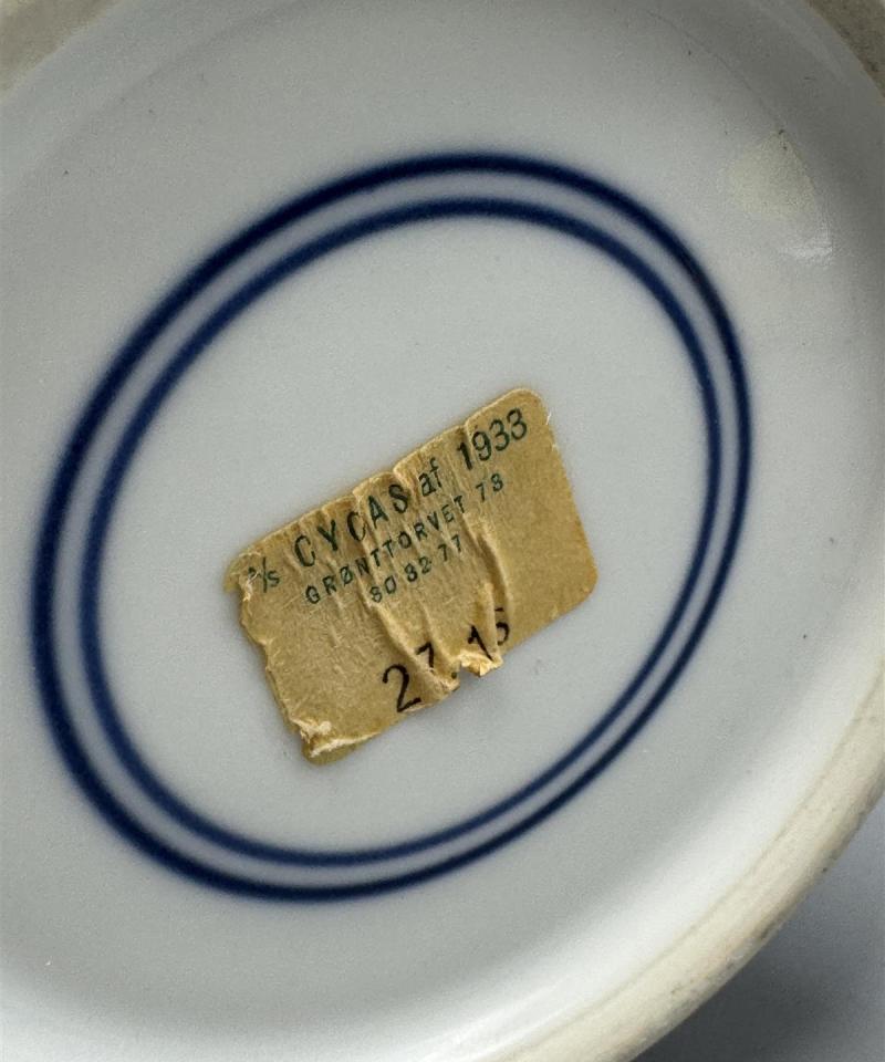 Kukkakuvioinen maljakko käsin maalattu