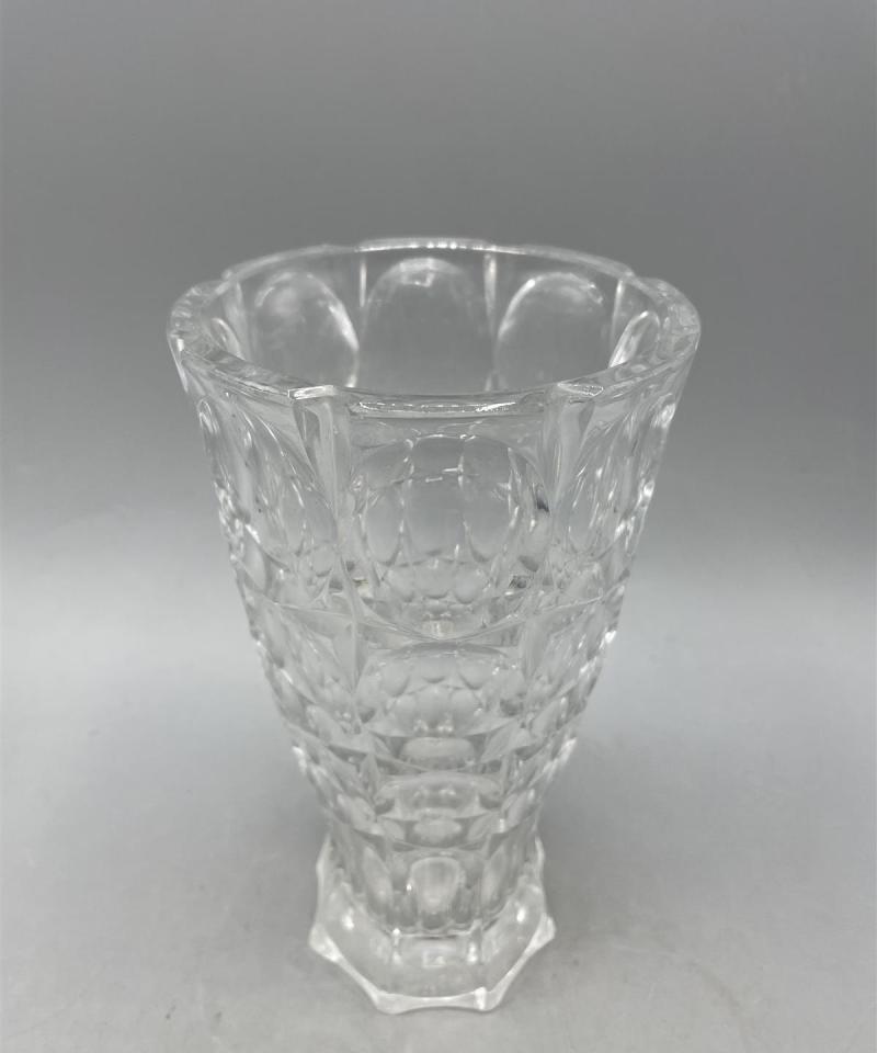 Lasinen kukkamaljakko