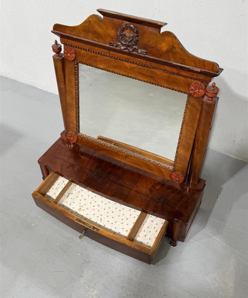 Vintage lipasto ja piian peili