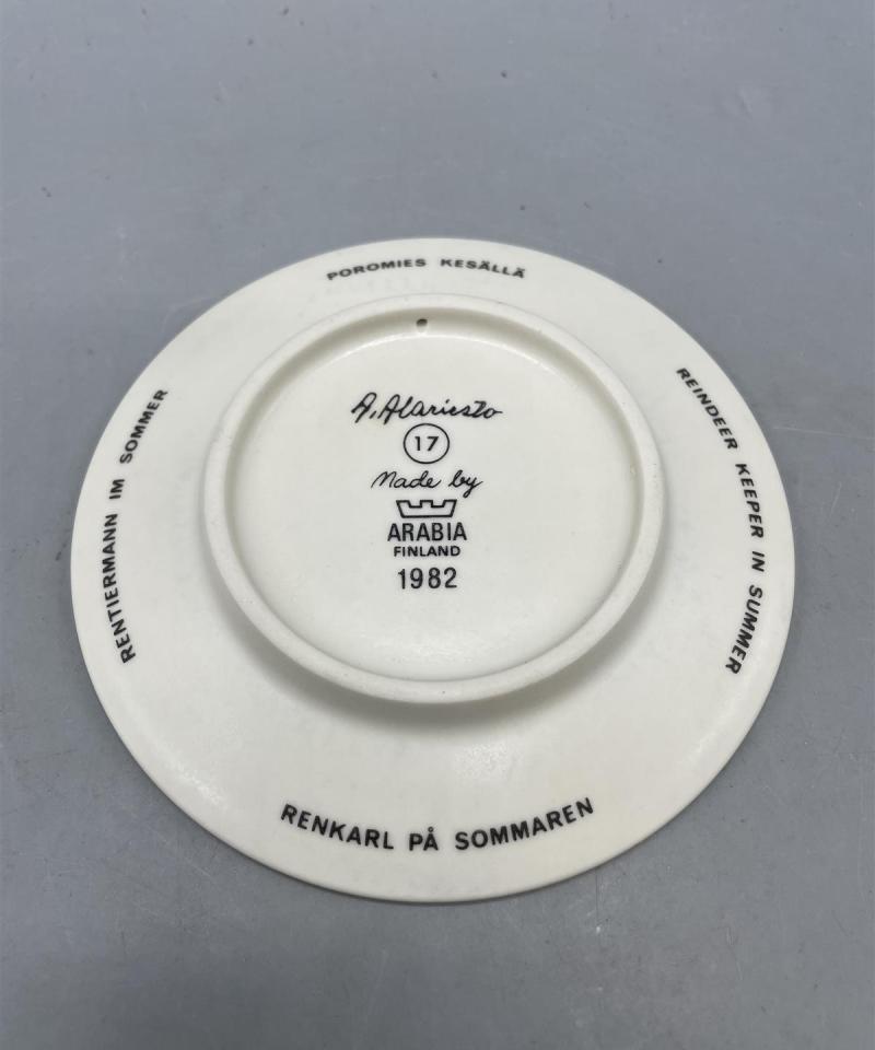 Arabia Lappi seinälautaset 10-osaa (10-19), Alariesto