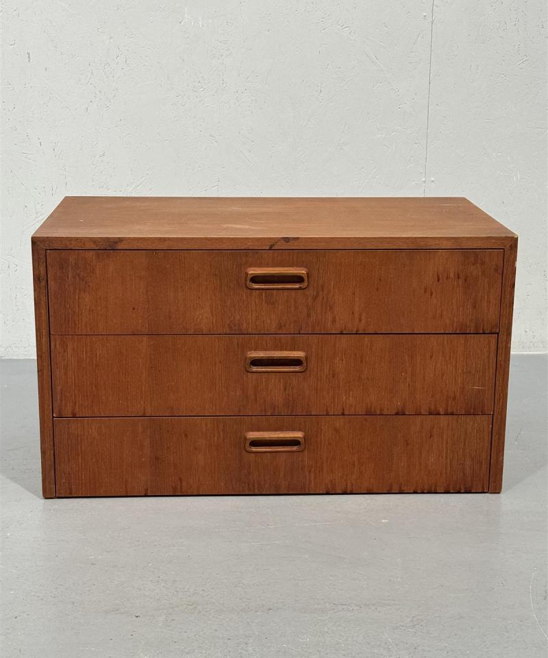 Tiikki lipasto 70x38