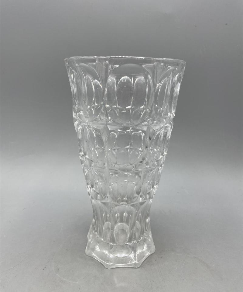 Lasinen kukkamaljakko