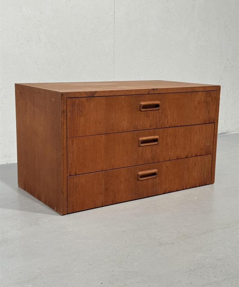 Tiikki lipasto 70x38