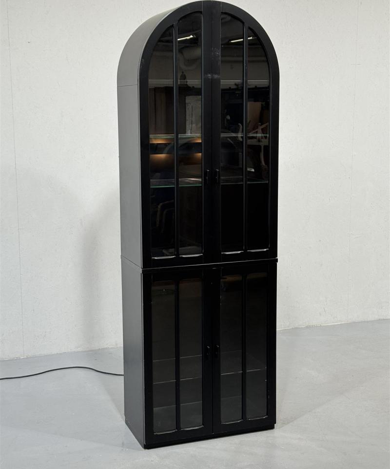 Sope vitriini musta valaistu