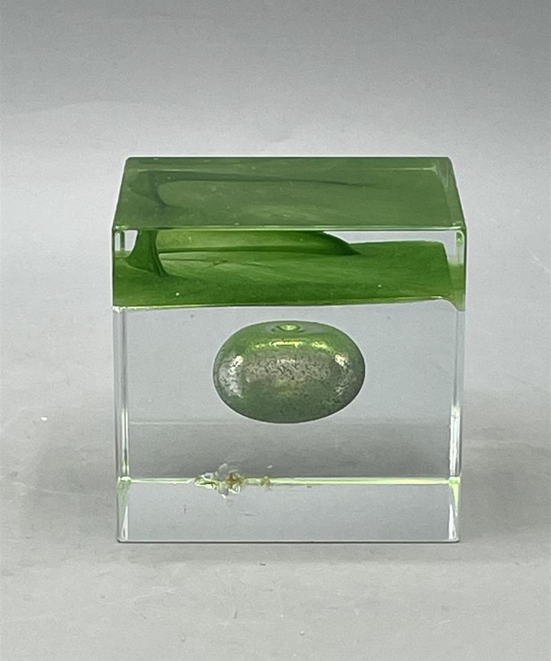 Nuutajärvi lasikuutio taide-esine, Oiva Toikka