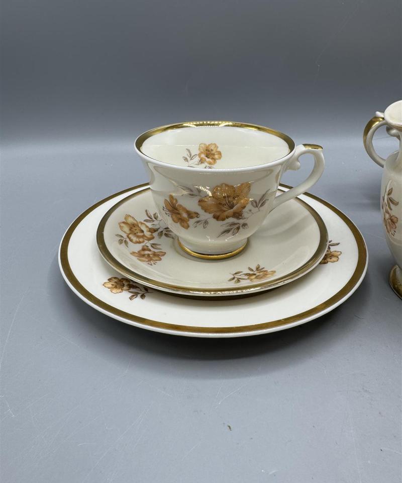 Arabia Myrna kahviastiasto, 27 osaa Olga Osol