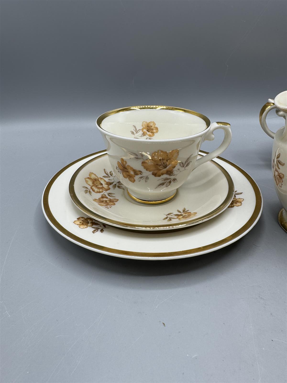 Arabia Myrna kahviastiasto, 27 osaa Olga Osol