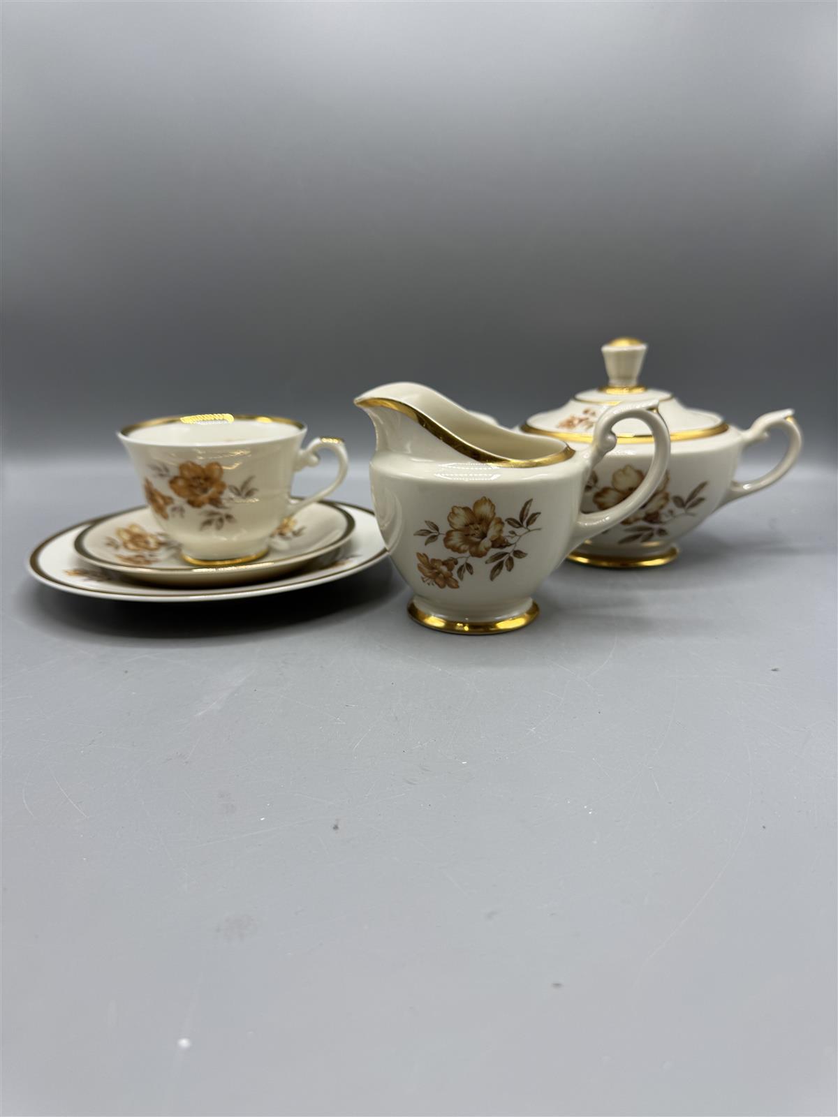 Arabia Myrna kahviastiasto, 27 osaa Olga Osol