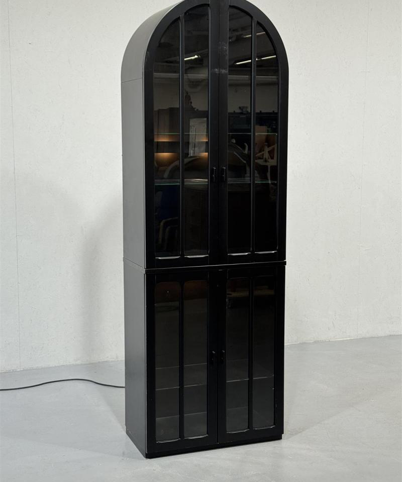 Sope vitriini musta valaistu