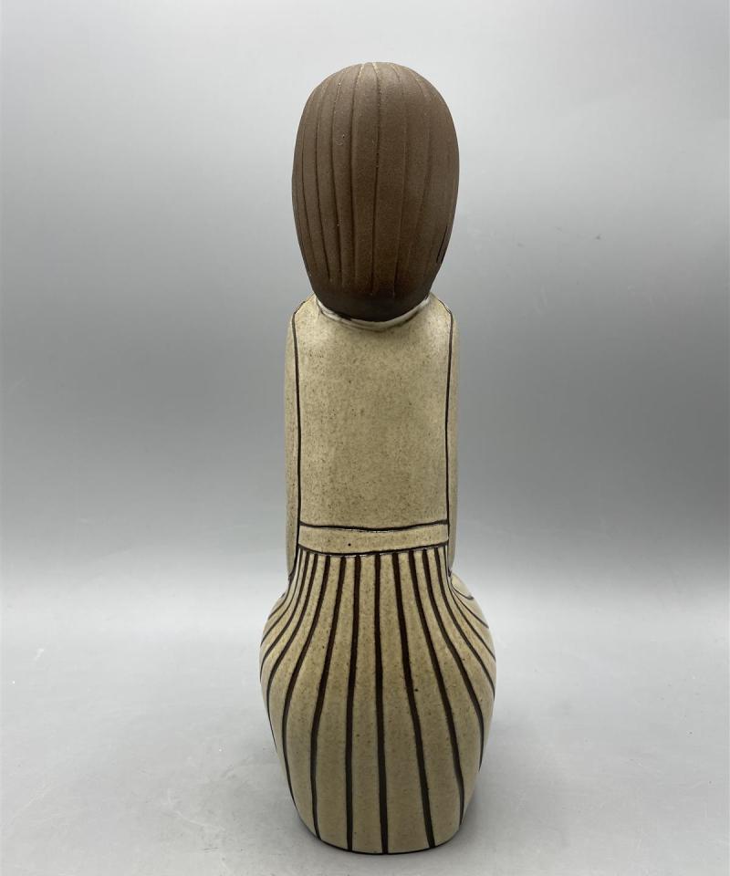 Vintage USSR Tekt keraaminen ”Istuva nainen” figuuri