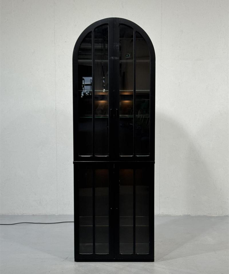 Sope vitriini musta valaistu