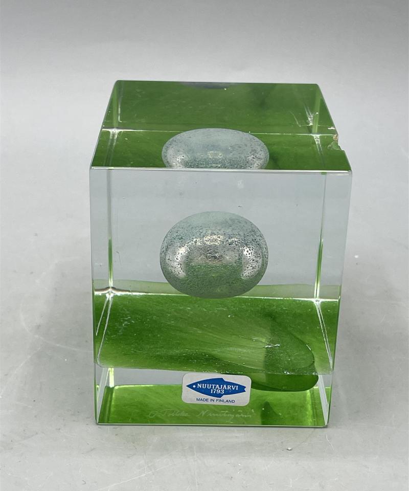 Nuutajärvi lasikuutio taide-esine, Oiva Toikka