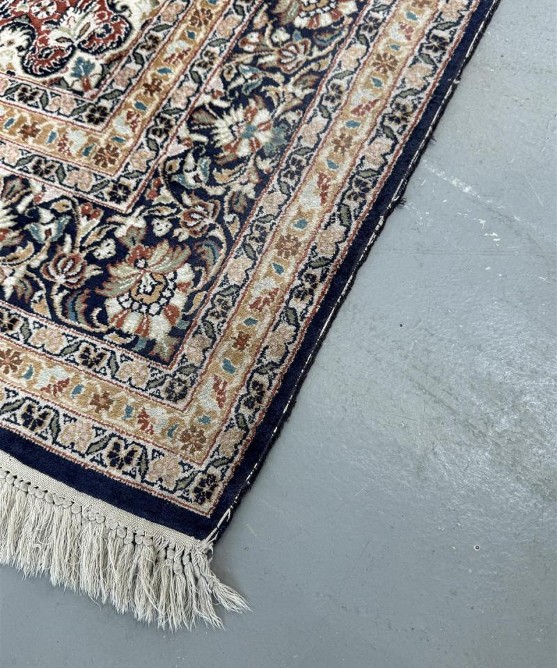 Itämainen silkkimatto 126x192 Intia