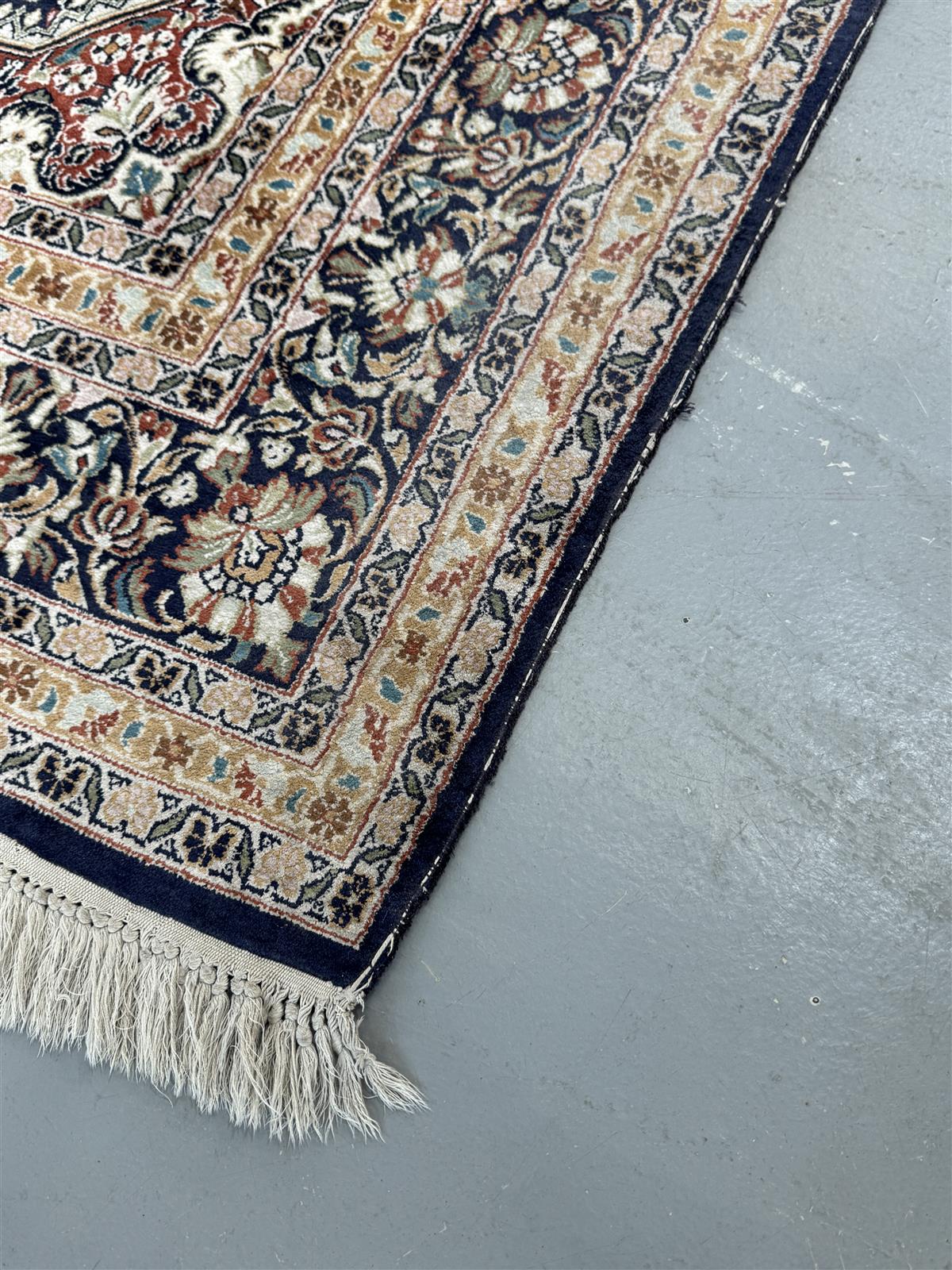 Itämainen silkkimatto 126x192 Intia