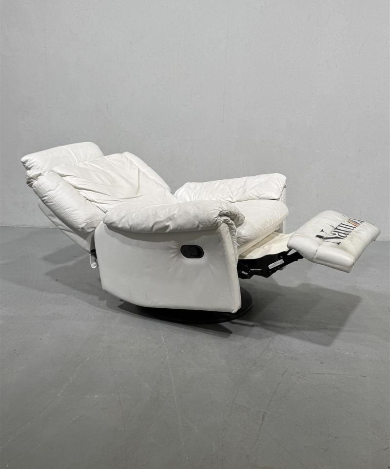 Natuzzi recliner nojatuoli keinuva ja pyörivä valkoinen