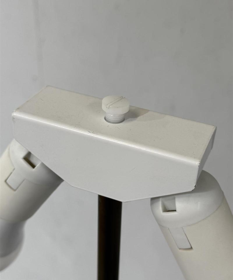 Hotel Kämp Carpyen Jerry jalkavalaisin (runko) design Nahtrang Disseny