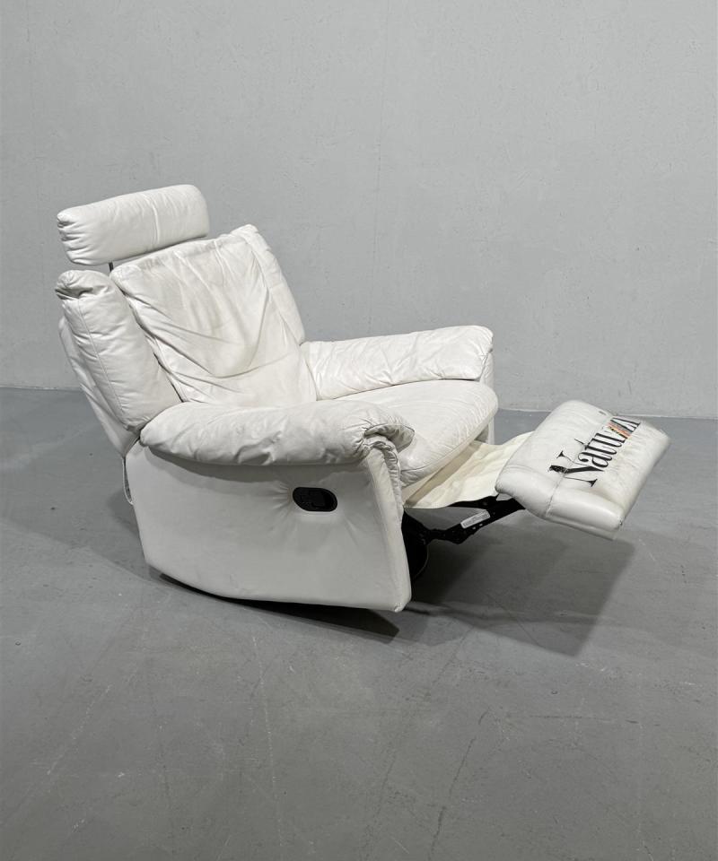 Natuzzi nojatuoli recliner keinuva ja pyörivä valkoinen