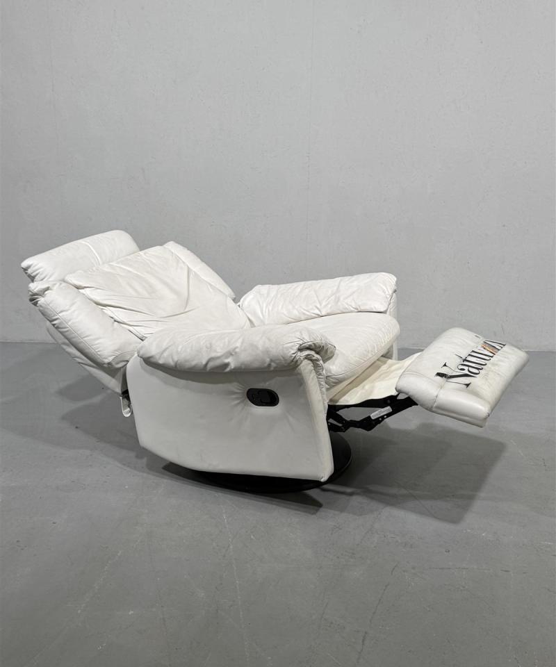 Natuzzi nojatuoli recliner keinuva ja pyörivä valkoinen
