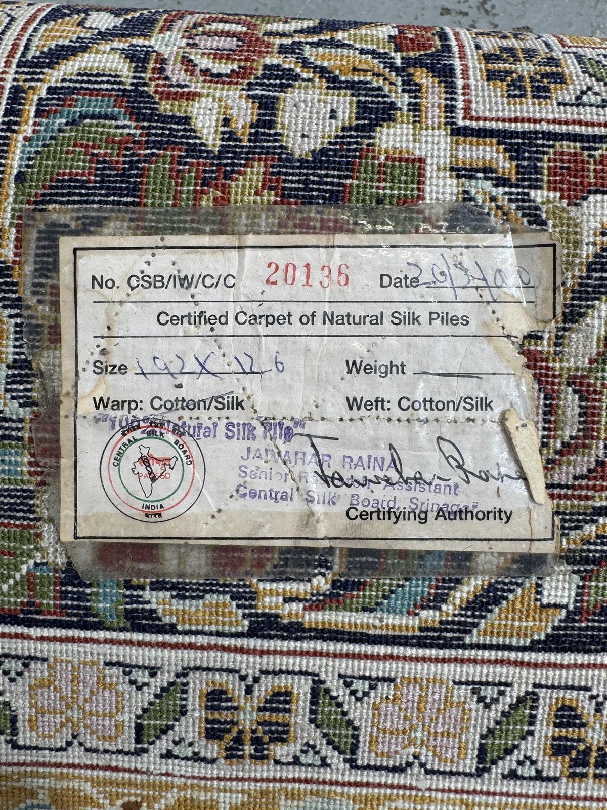 Itämainen silkkimatto 126x192 Intia