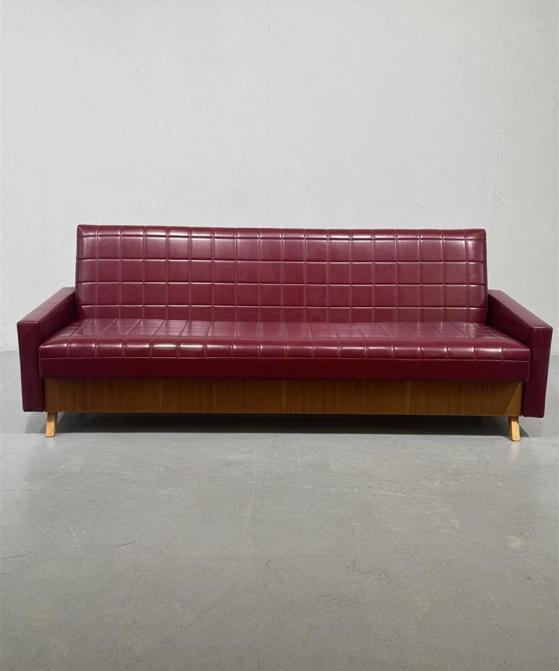 Retro sohva viininpunaisella kernillä, teak levitettävä