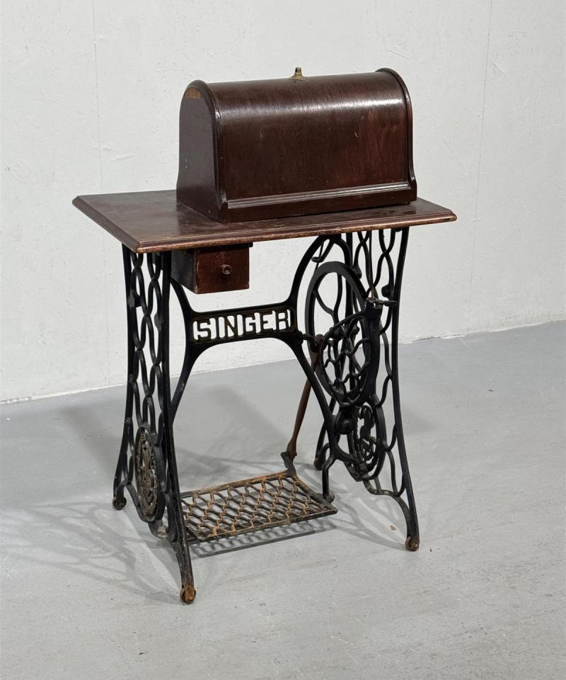 Singer vintage ompelukonepöytä