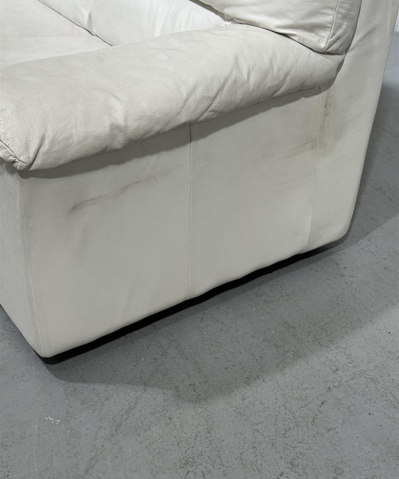 Natuzzi 2 istuttava nahkasohva valkoinen