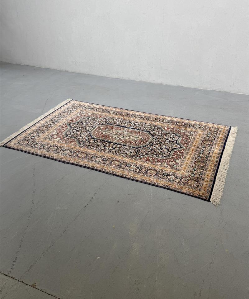 Itämainen silkkimatto 126x192 Intia