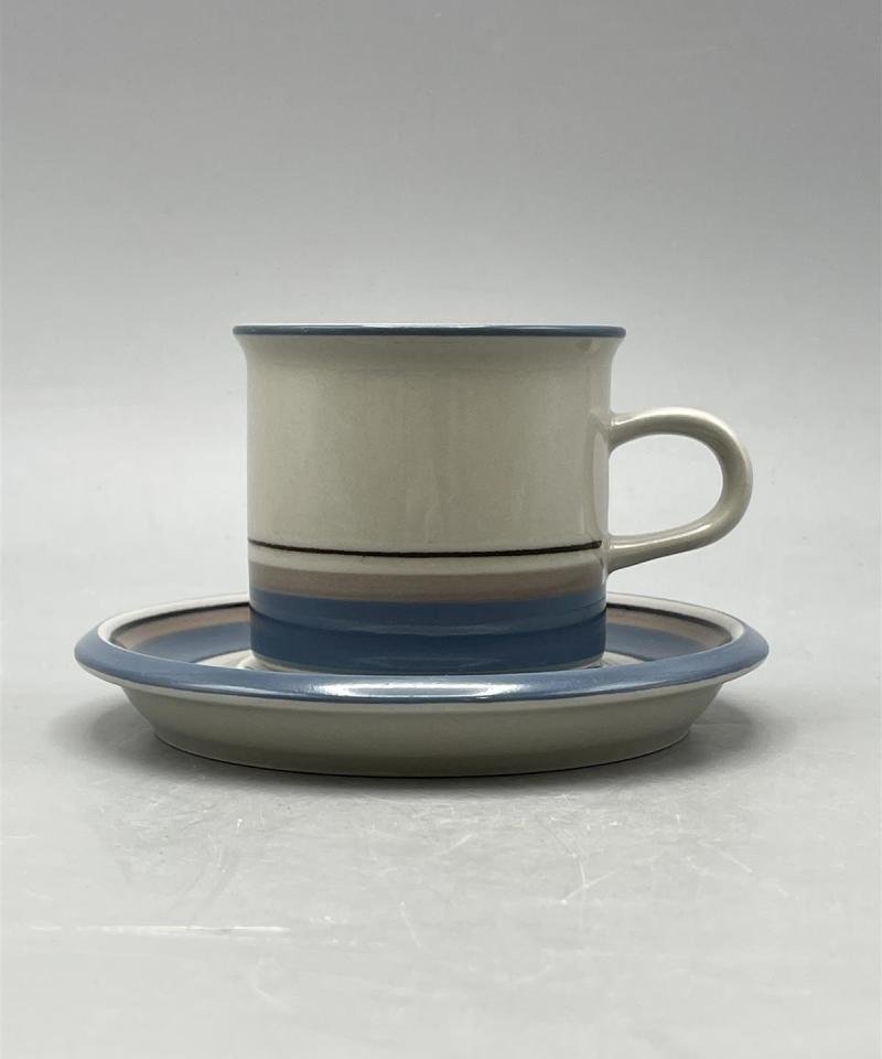 Arabia Uhtua kahviastiat 13-osaa, Inkeri Leivo