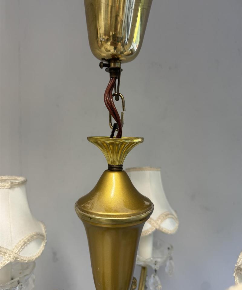 Kattokruunu kristallikoristeilla