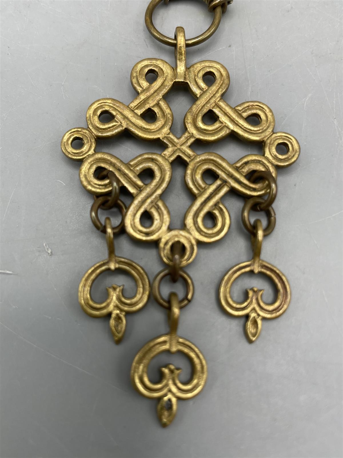 Kalevala Koru ”Karjalainen nauhapunos” pronssi