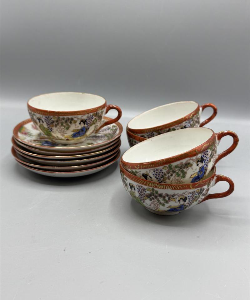 Japanilaiset teekupit ja lautaset