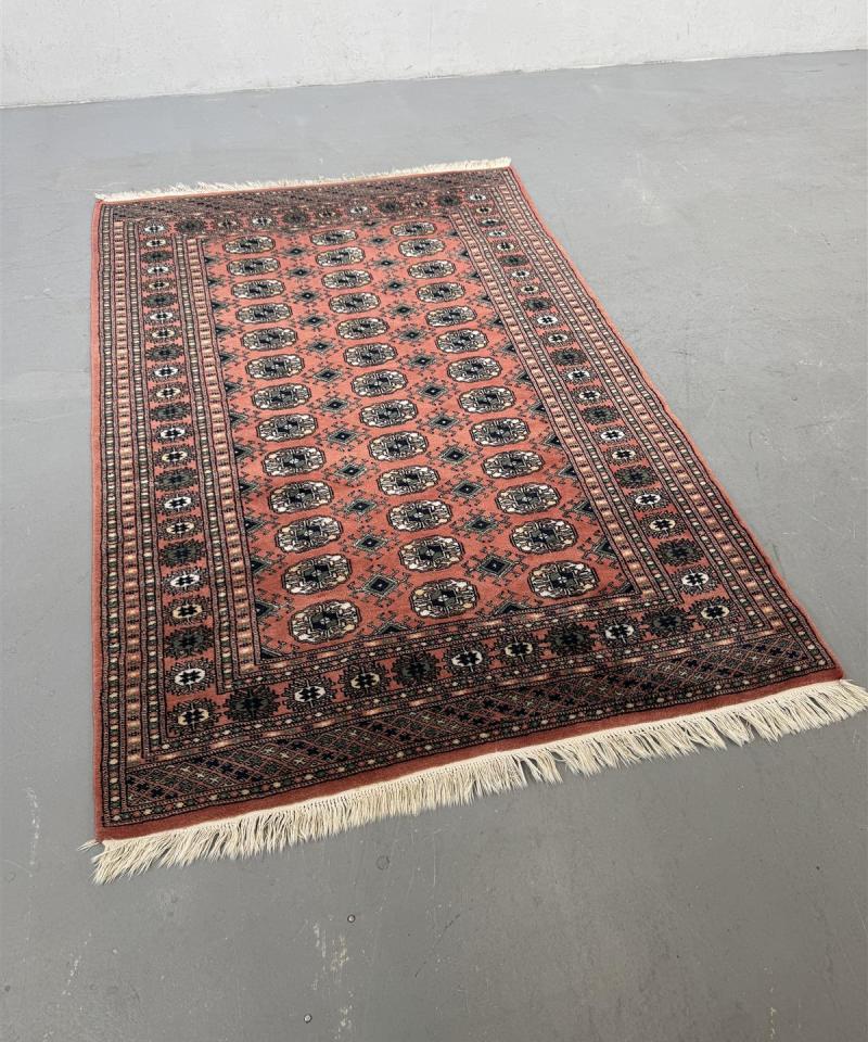 Itämainen käsin solmittu matto 126x187