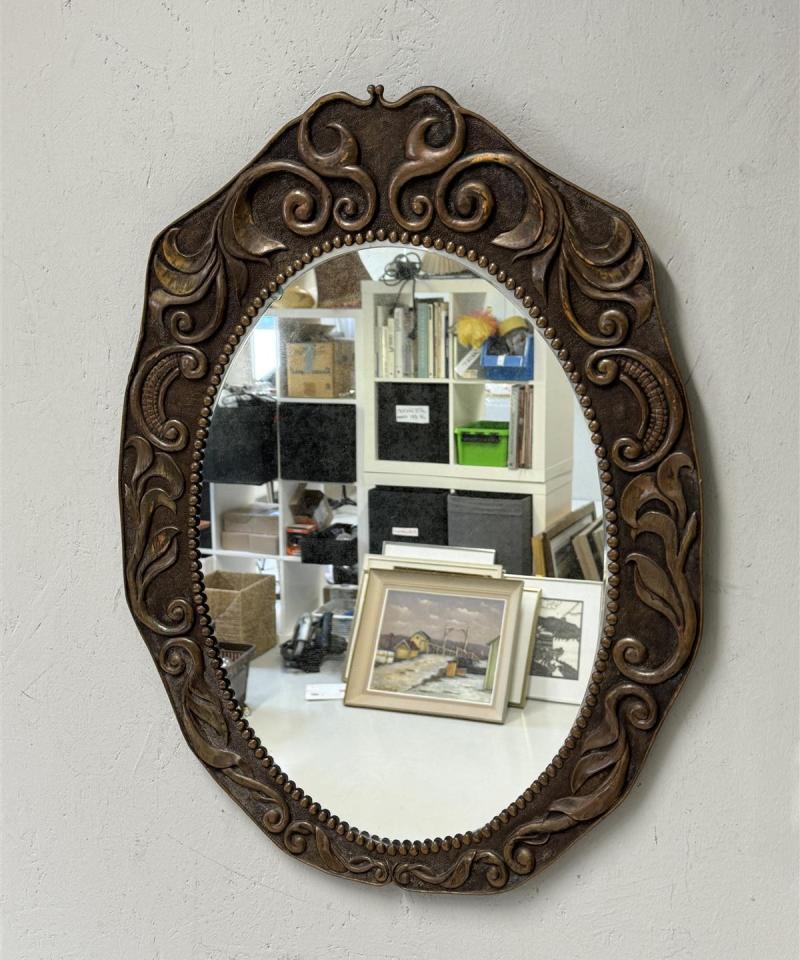 Kuparipeili koristeellisella kehyksellä