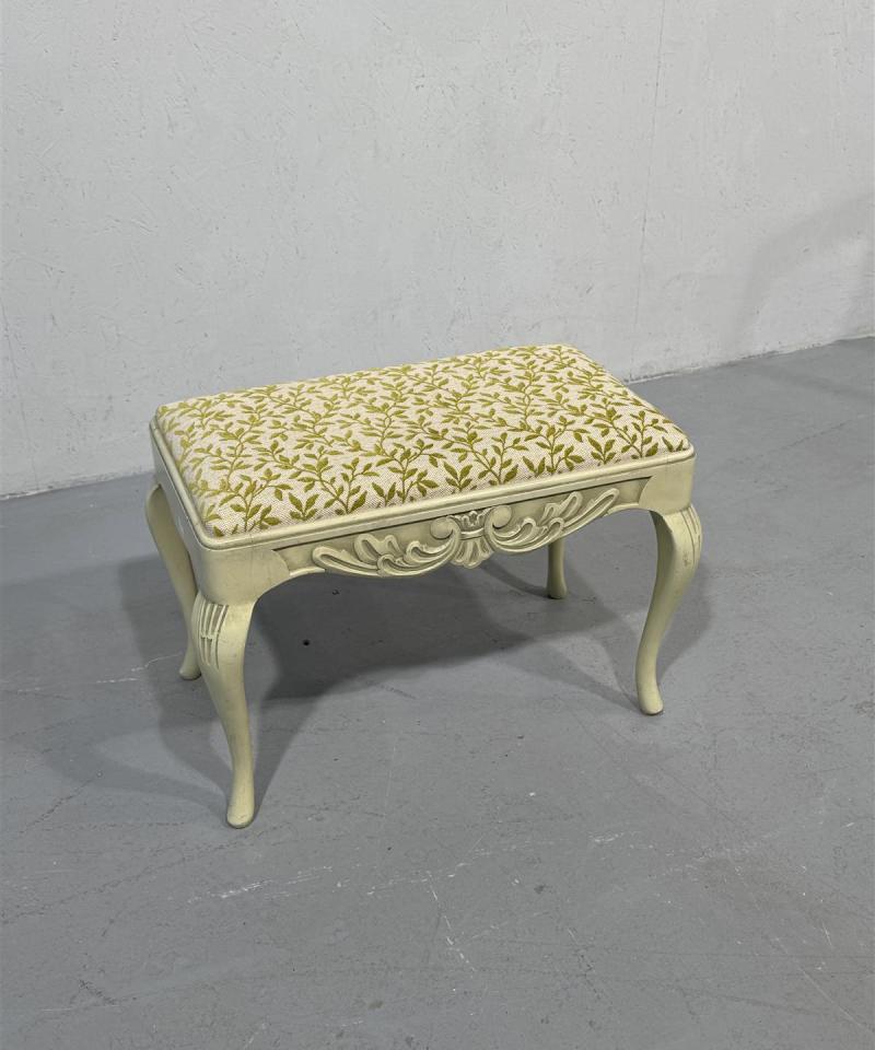 Jakkara koristeellisella kankaalla