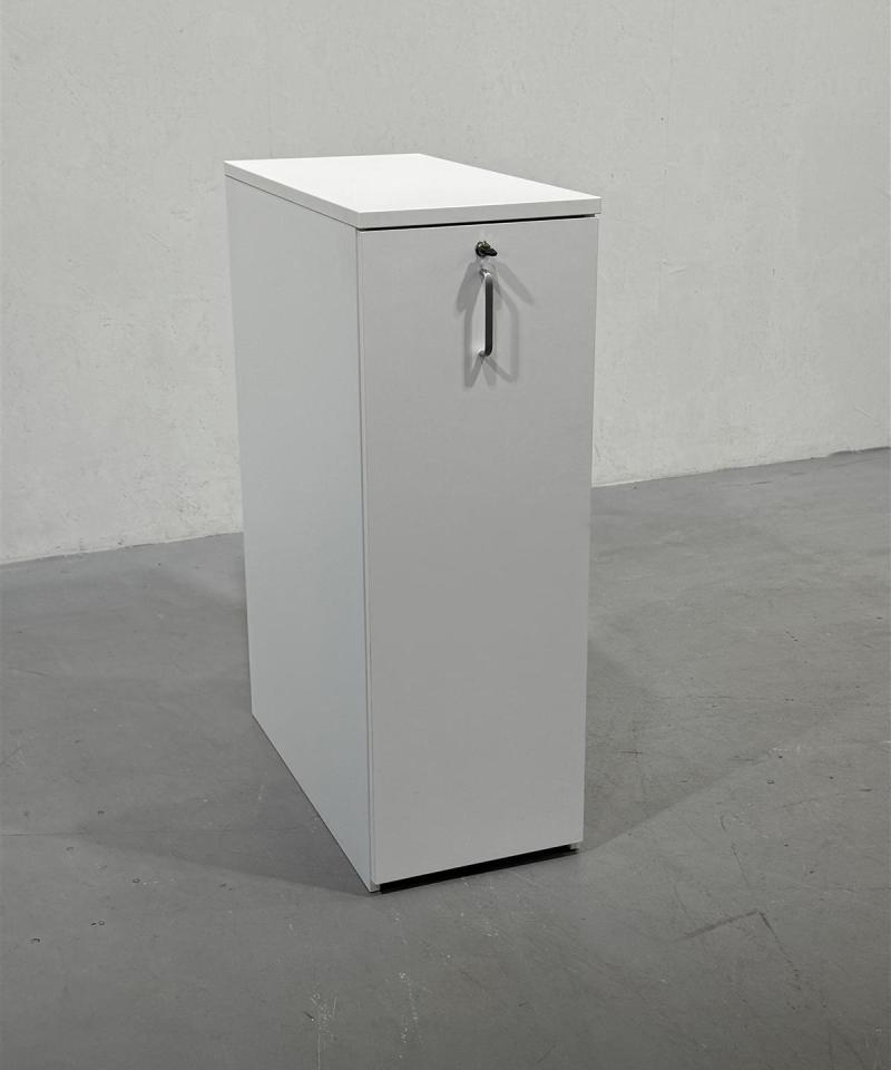 Siso sivukaappi oikealle, avaimella