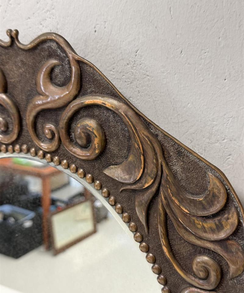 Kuparipeili koristeellisella kehyksellä