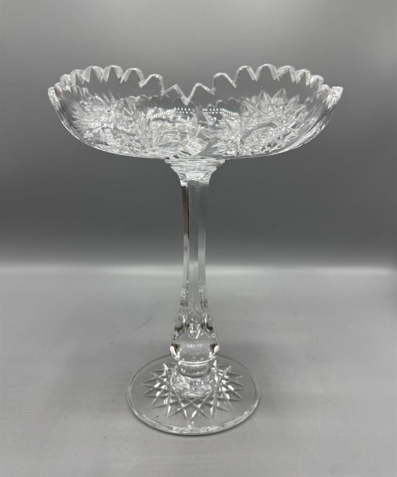 Kristallimalja jalalla