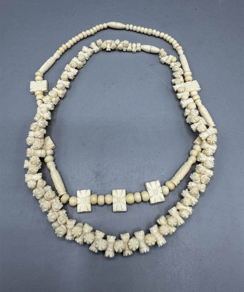 Luukaiverretut kaulakorut (2 kpl)