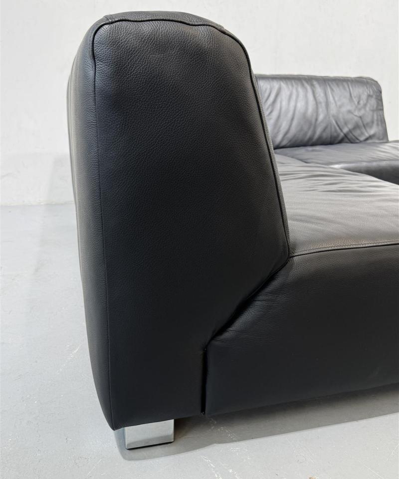 Finsoffat avokulmasohva, musta nahka