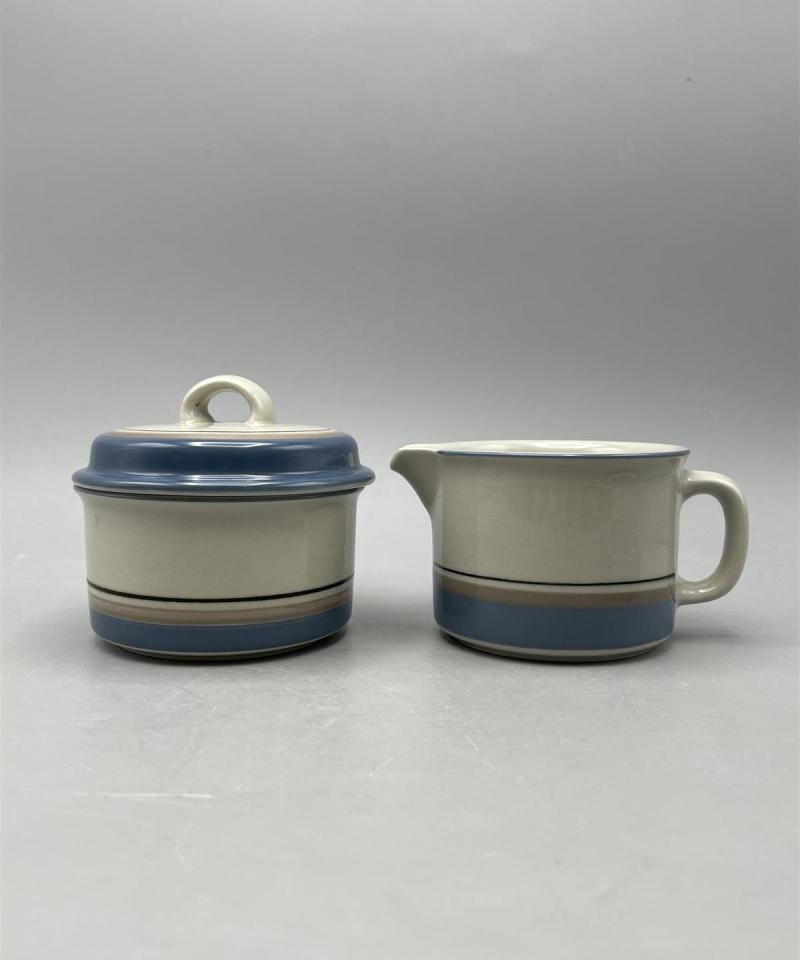 Arabia Uhtua kahviastiat 13-osaa, Inkeri Leivo